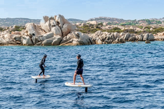 Two guests on Flite eFoils by the granite rocks