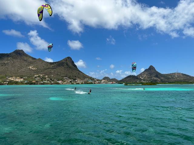 Kitesurfers off Union Island